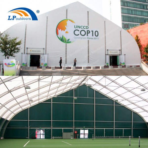 Tente de chapiteau de salle de sport de forme incurvée étanche pour club de sport en plein air