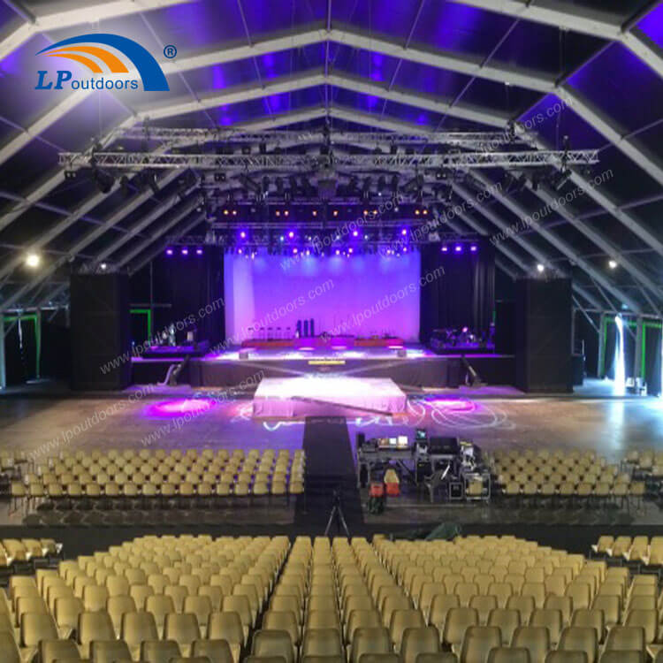 Grande tente polygonale en aluminium à structure temporaire imperméable pour événement de fête musicale en plein air