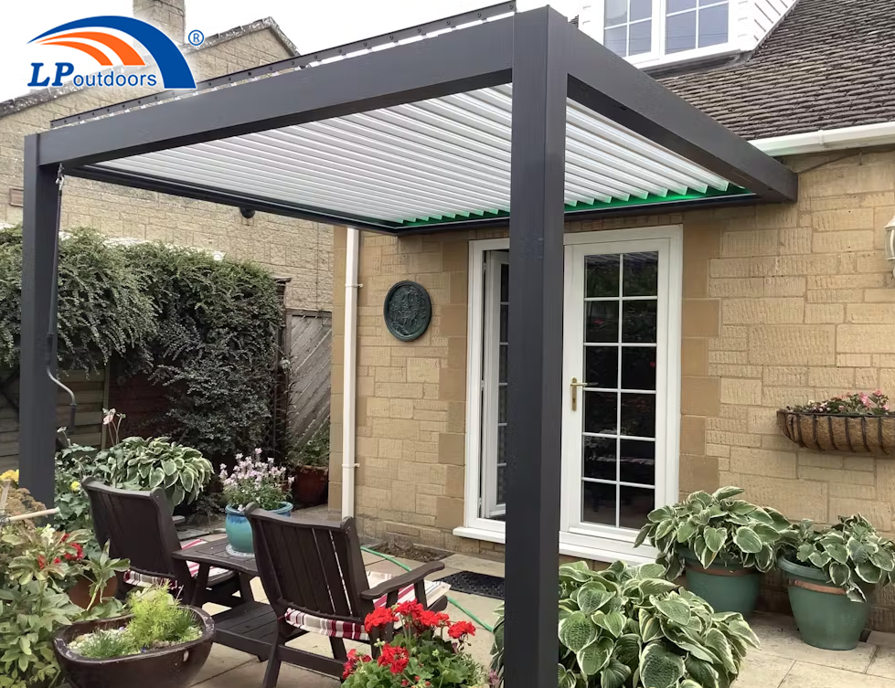 Pergola en aluminium de belvédère de jardin de parasol motorisée par toit ouvrant d'auvent extérieure avec la couverture de toit